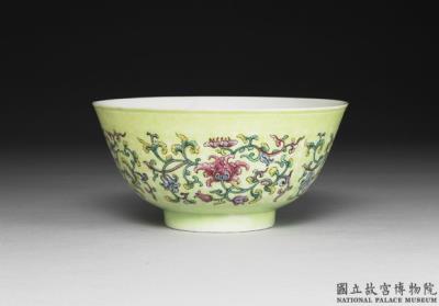 图片[2]-Bowl with Indian lotus on a carved green ground in falangcai painted enamels, Qianlong reign (1736-1795), Qing dynasty-China Archive